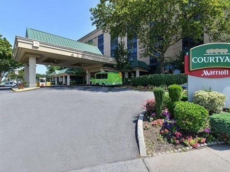 Courtyard By Marriott Laguardia Airport