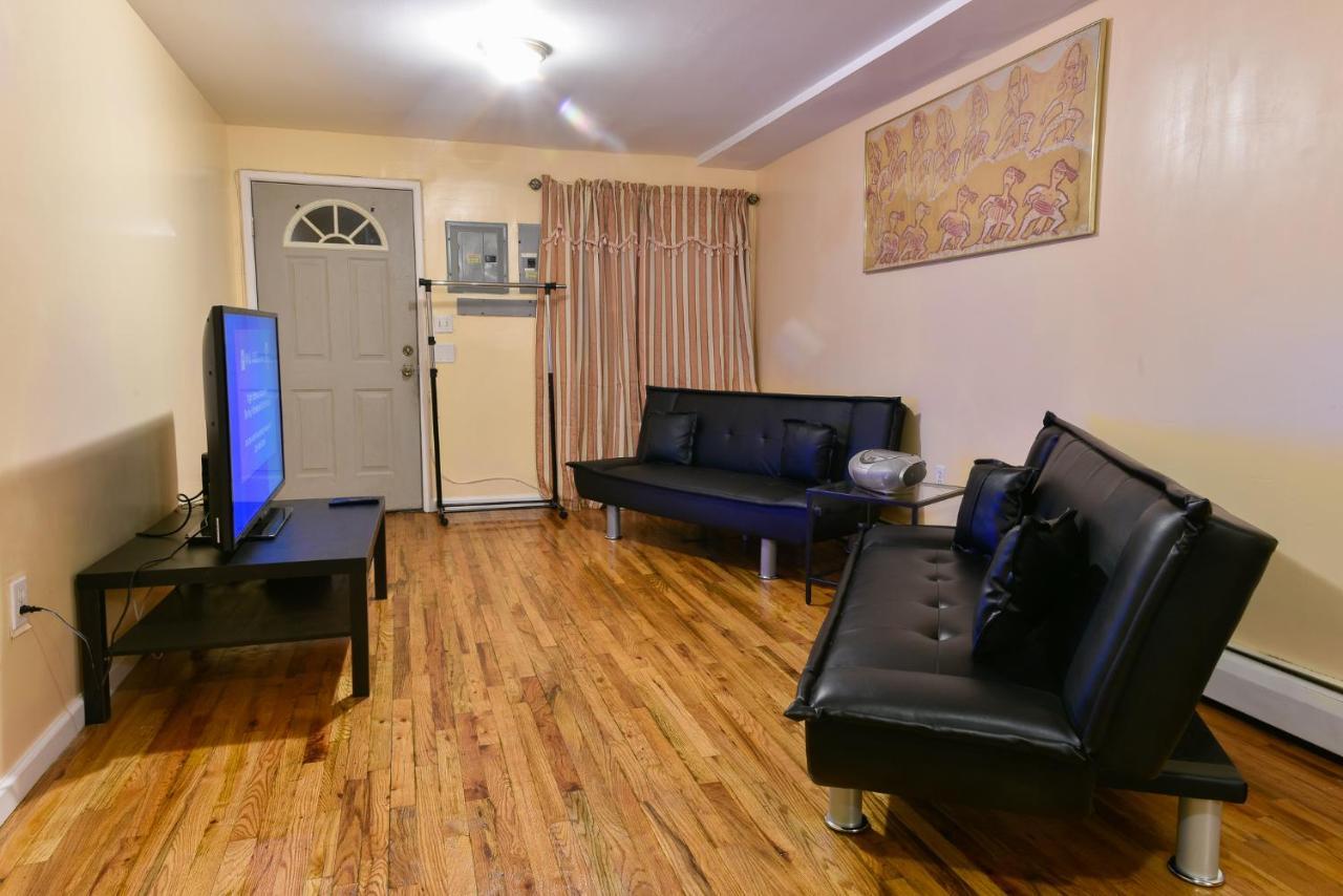 Brooklyn Blue Ridge Manor: Exquisite 4 Bedroom, 2.5 Bathrooms With A Appeal Apartment New York