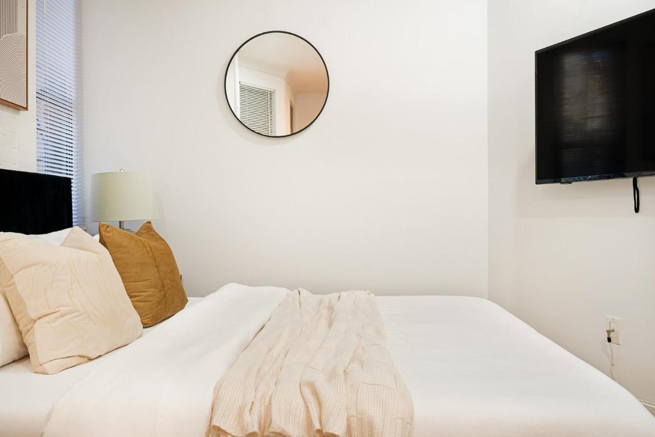 Apartment 403-2e Newly Renovated Ues *