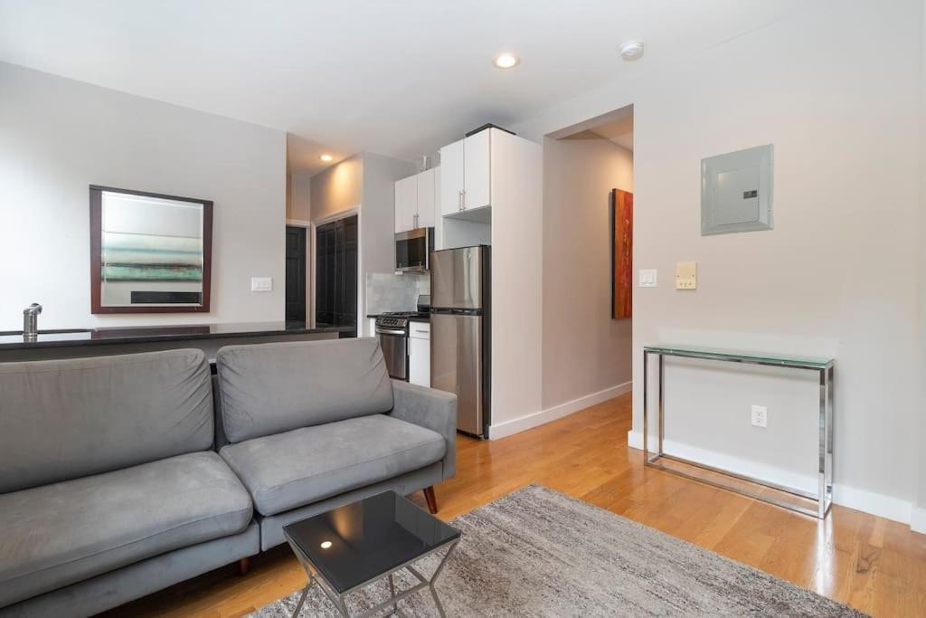 Renovated Lower Eastside 2br Washer Dryer * New York