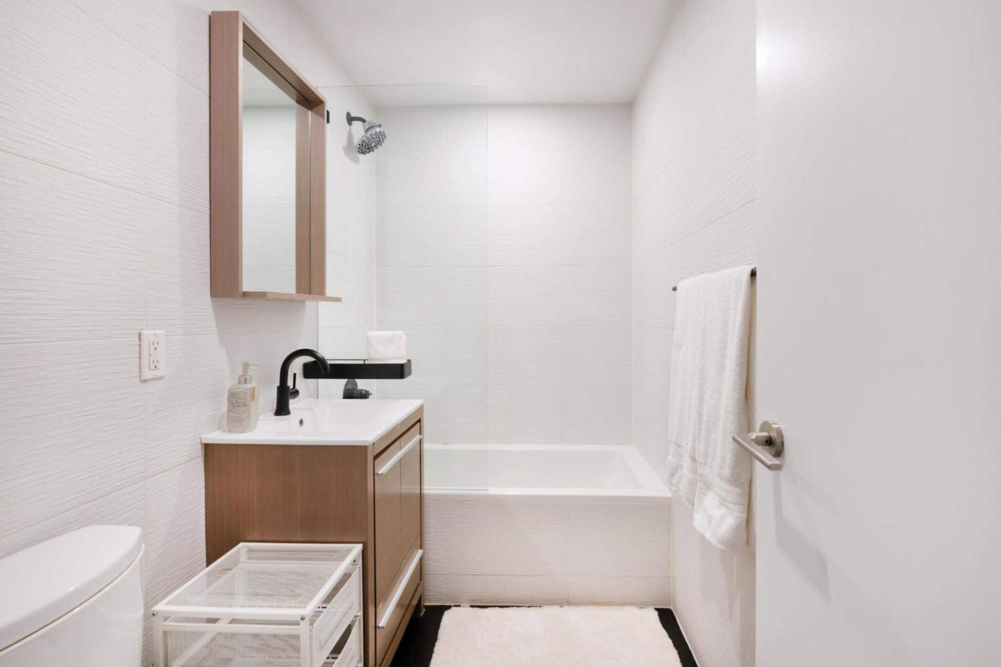 13-3 I Brand New 4br 3bth Duplex Private Roof Deck Apartment