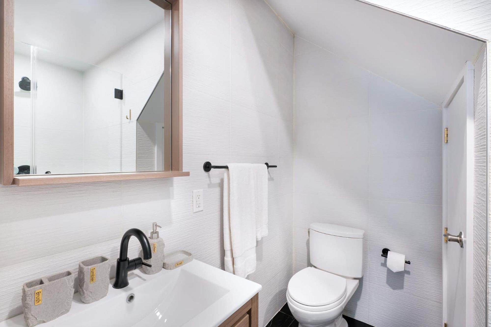 13-3 I Brand New 4br 3bth Duplex Private Roof Deck Apartment *