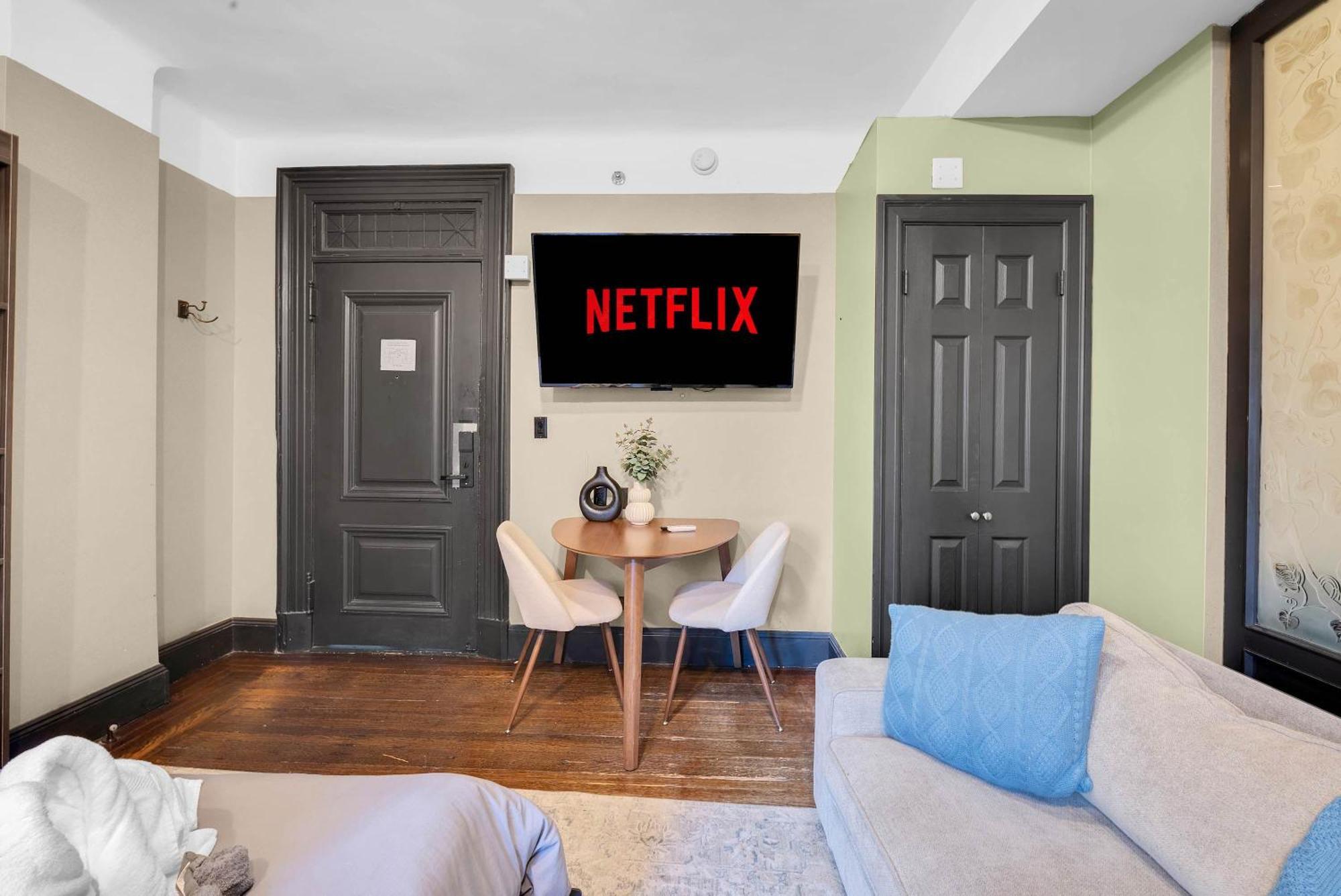 Centrally Located In Nyc Walk To Time Square *