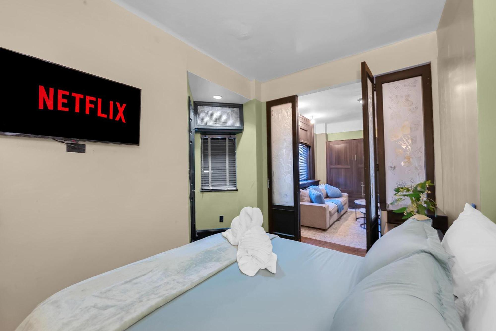 Centrally Located In Nyc Walk To Time Square