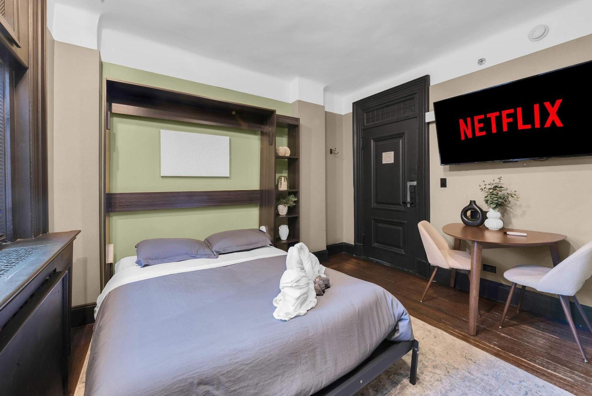 Centrally Located In Nyc Walk To Time Square Apartment *