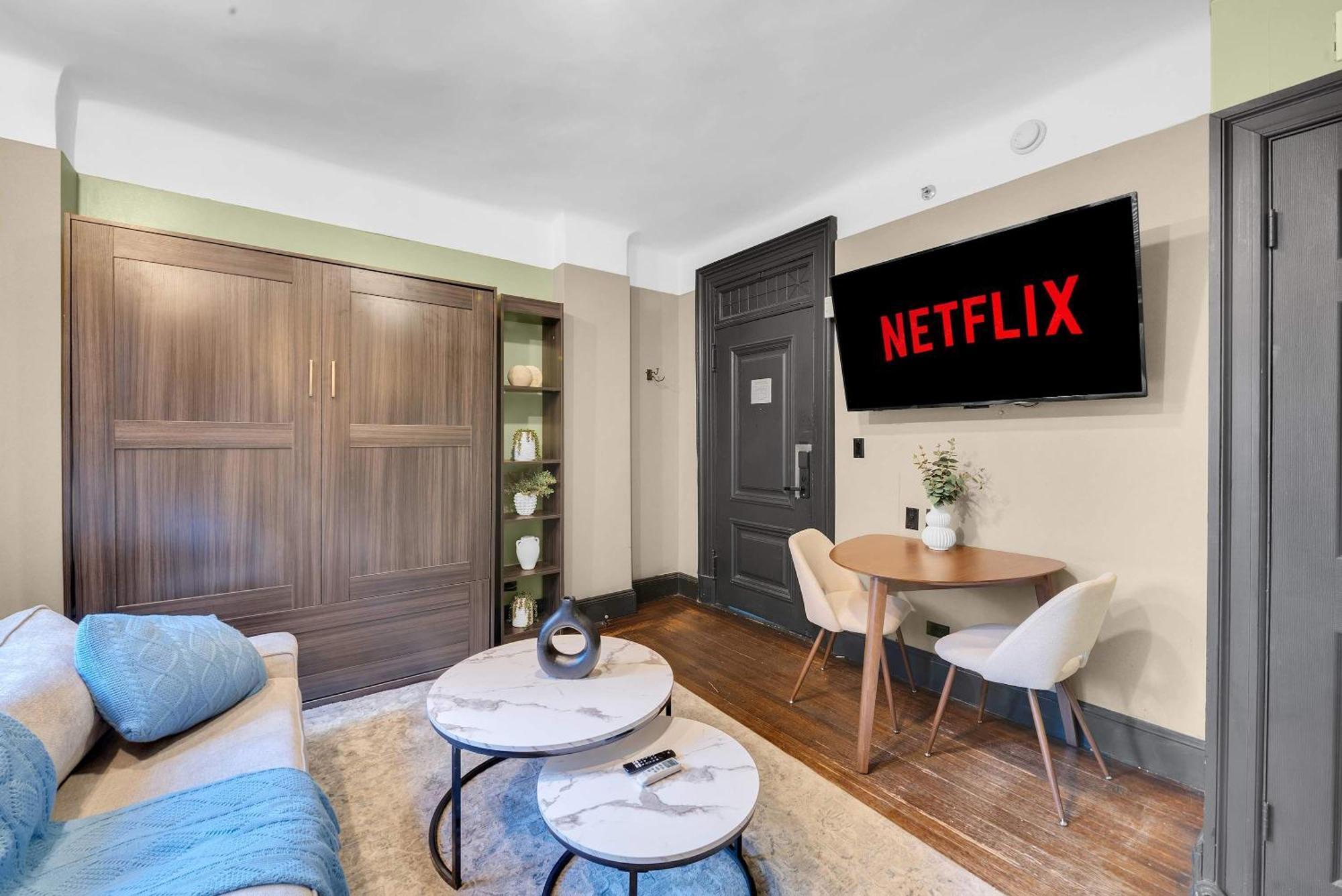 Centrally Located In Nyc Walk To Time Square Apartment *