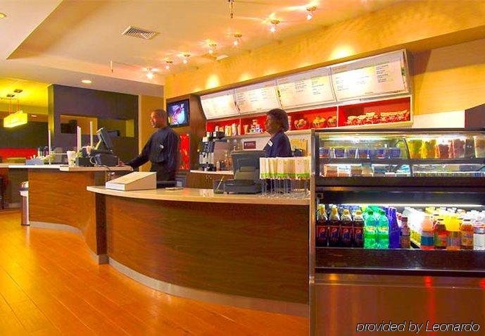 Hotel Courtyard By Marriott Laguardia Airport 3*