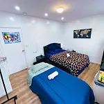 Amazing Ground Floor 2 Bedrooms In Nyc Subway Crossing The Street And One Station To Manhattan