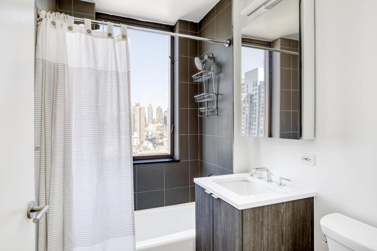 Midtown W 2br W Gym Wd Nr Times Sq Nyc-898 Apartment