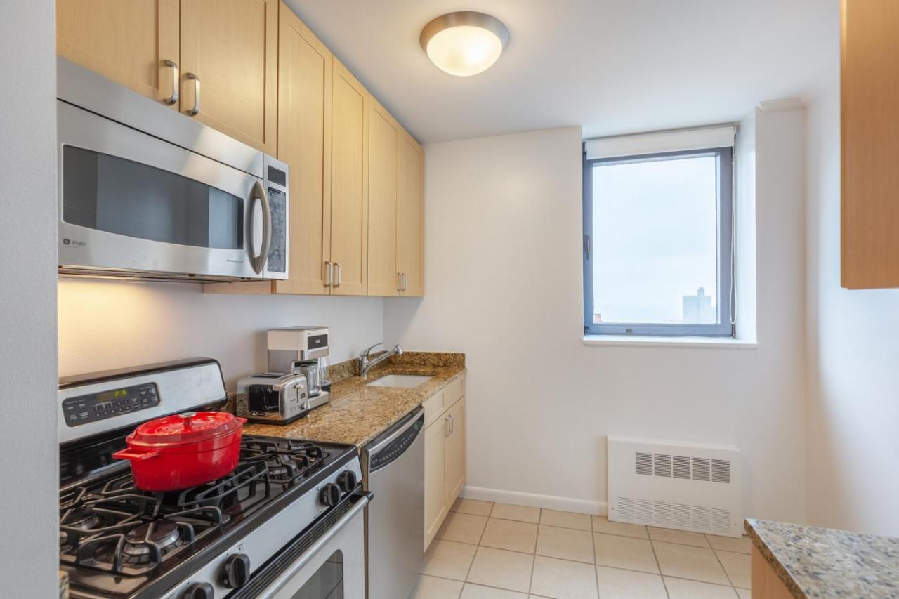 Apartment Midtown 2br W Pool Gym Parking Nr Broadway Nyc-381 *