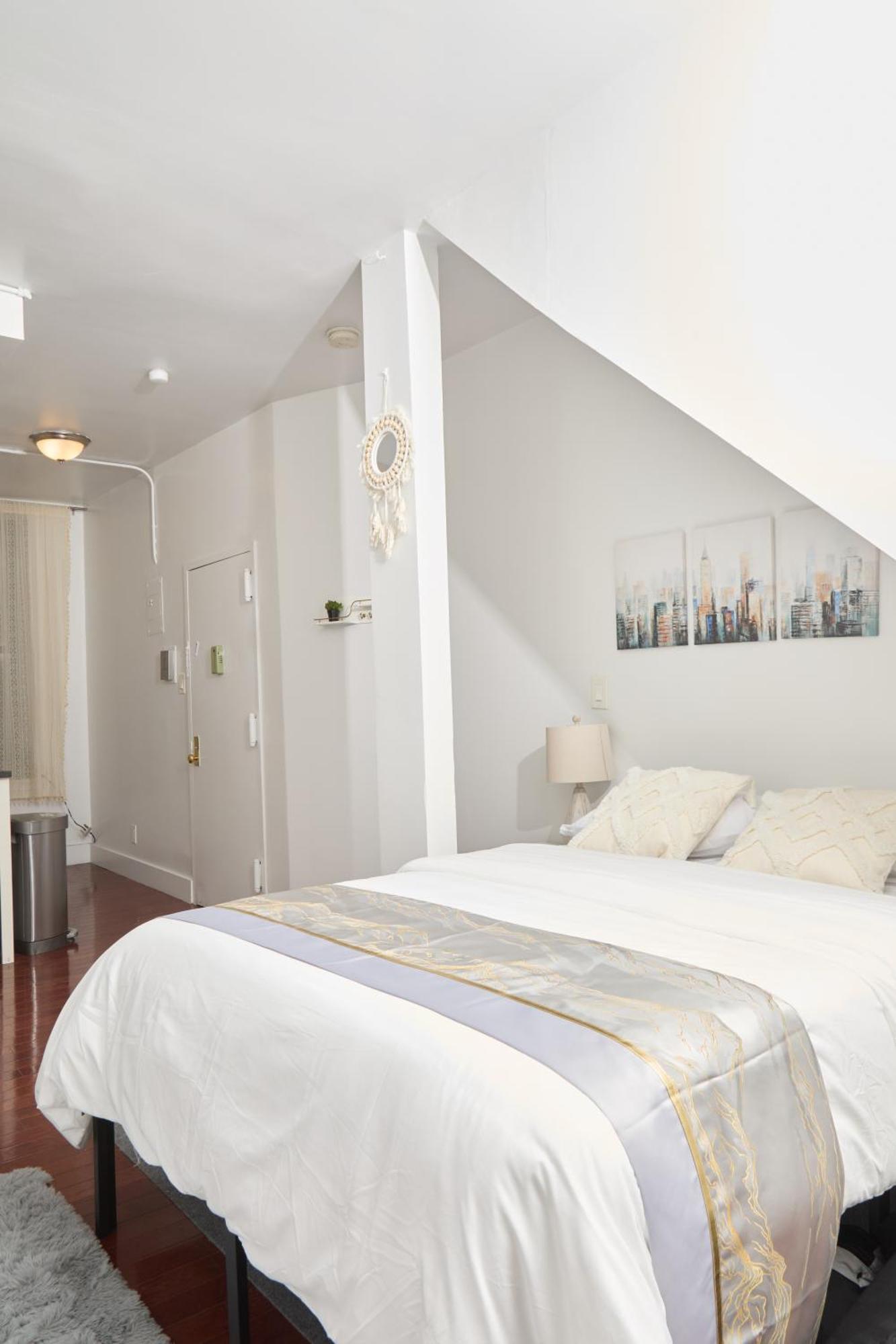 Private Loft In Hells Kitchen Near Times Square * New York