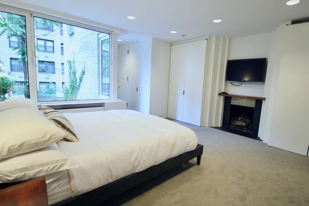Private Townhome Near Un
