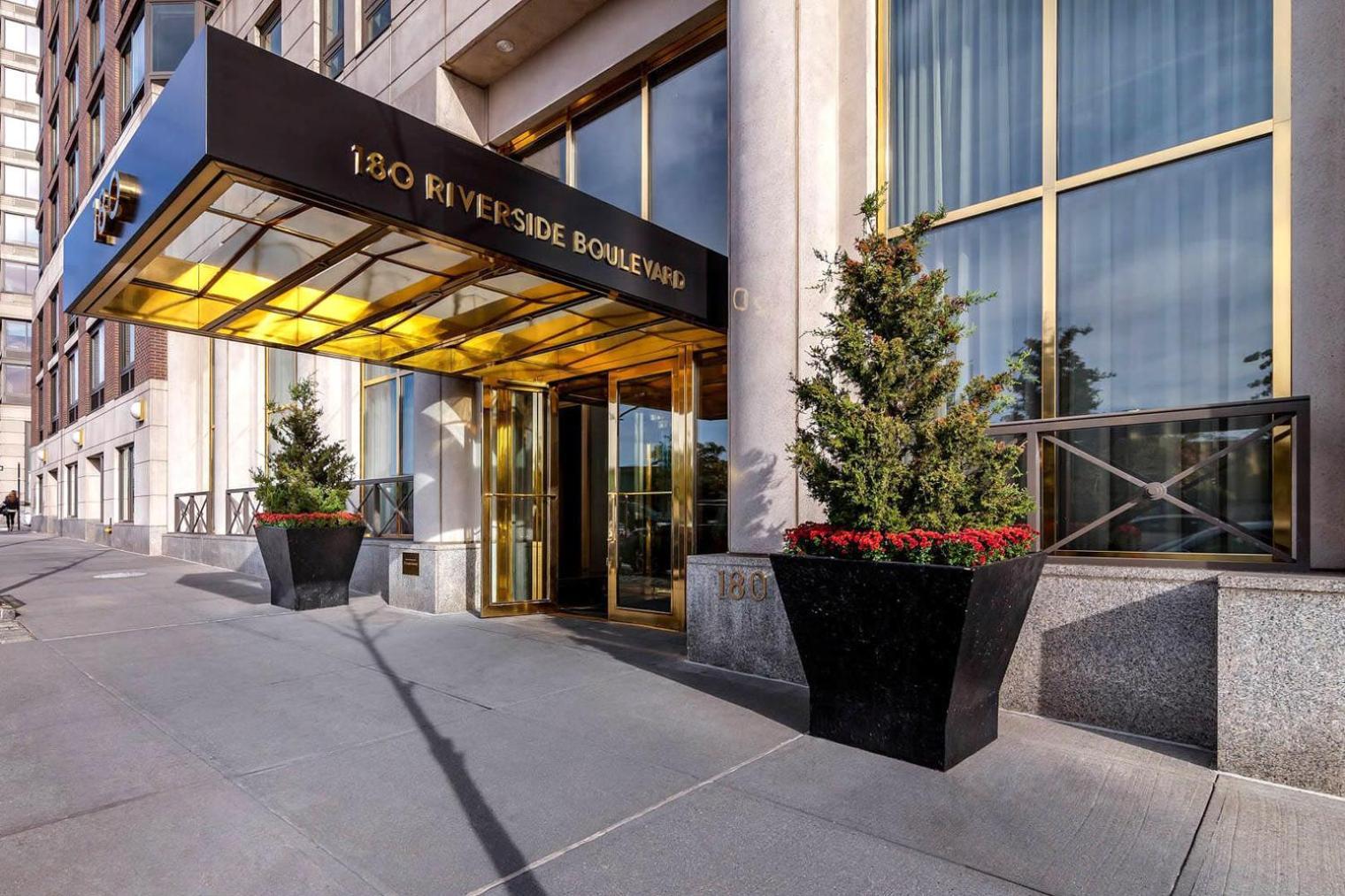 Apartment Uws 1br W Doorman Elevator Gym Nr Columbus Cir Nyc-584 *