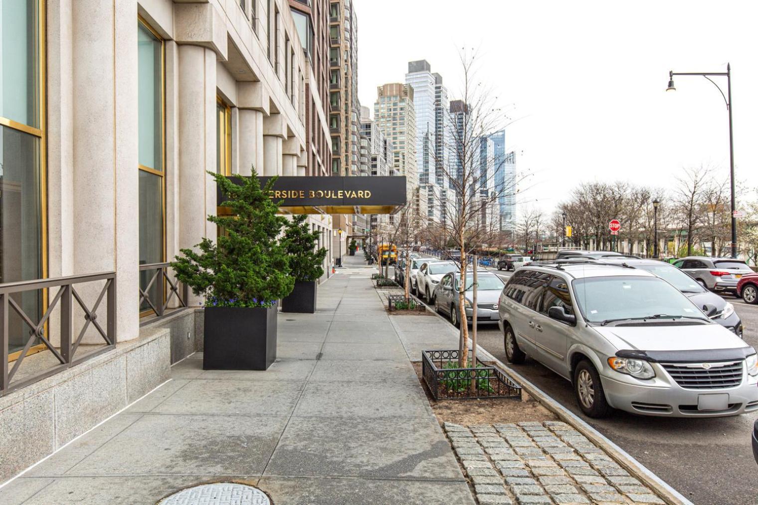 Uws 1br W Doorman Elevator Gym Nr Columbus Cir Nyc-584