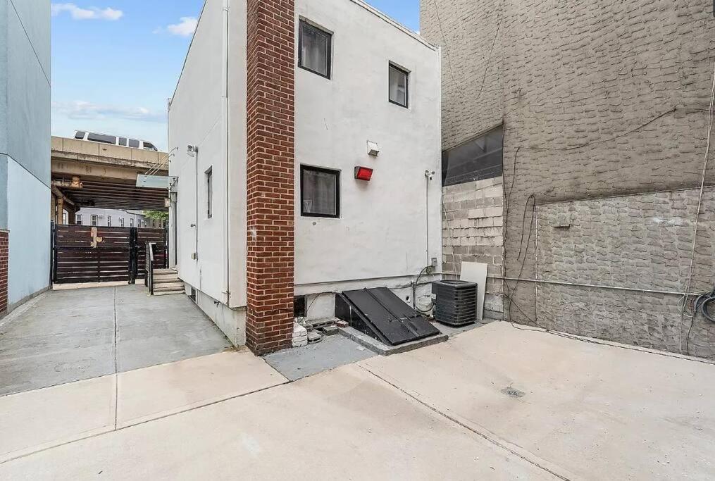 Free Parking - Sailor Moon Art Hse Williamsburg Holiday home *