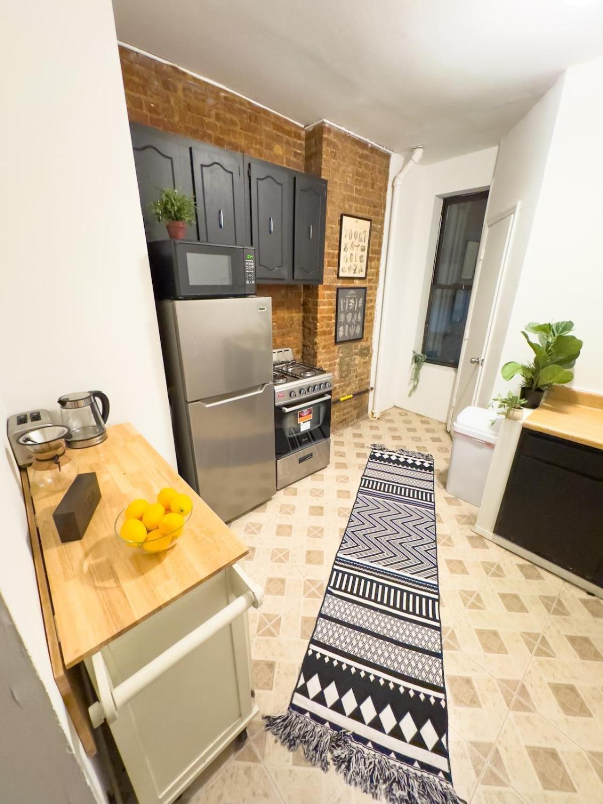 89-2r 1br Upper East Side Apartment