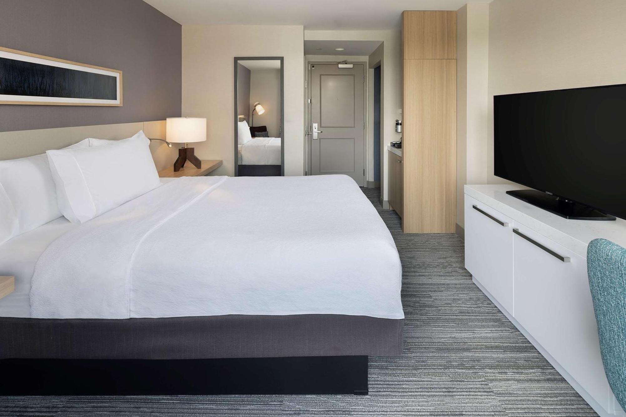 Hilton Garden Queens Jfk - Newly Renovated Hotel 3*