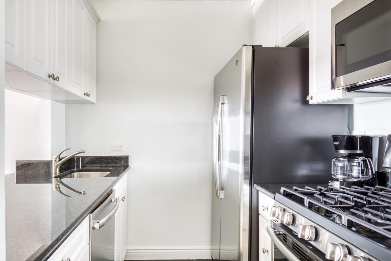 Ues 1br W Gym Pool Doorman Elevator Nr Park Nyc-622 Apartment