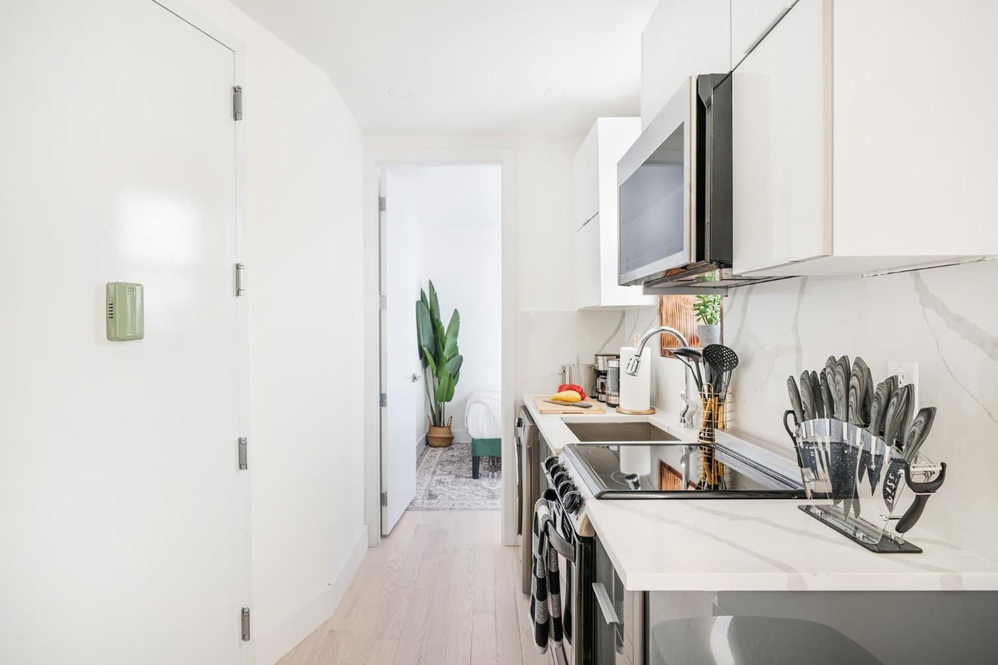 48-3fe 2br Prime Midtown West Apartment *