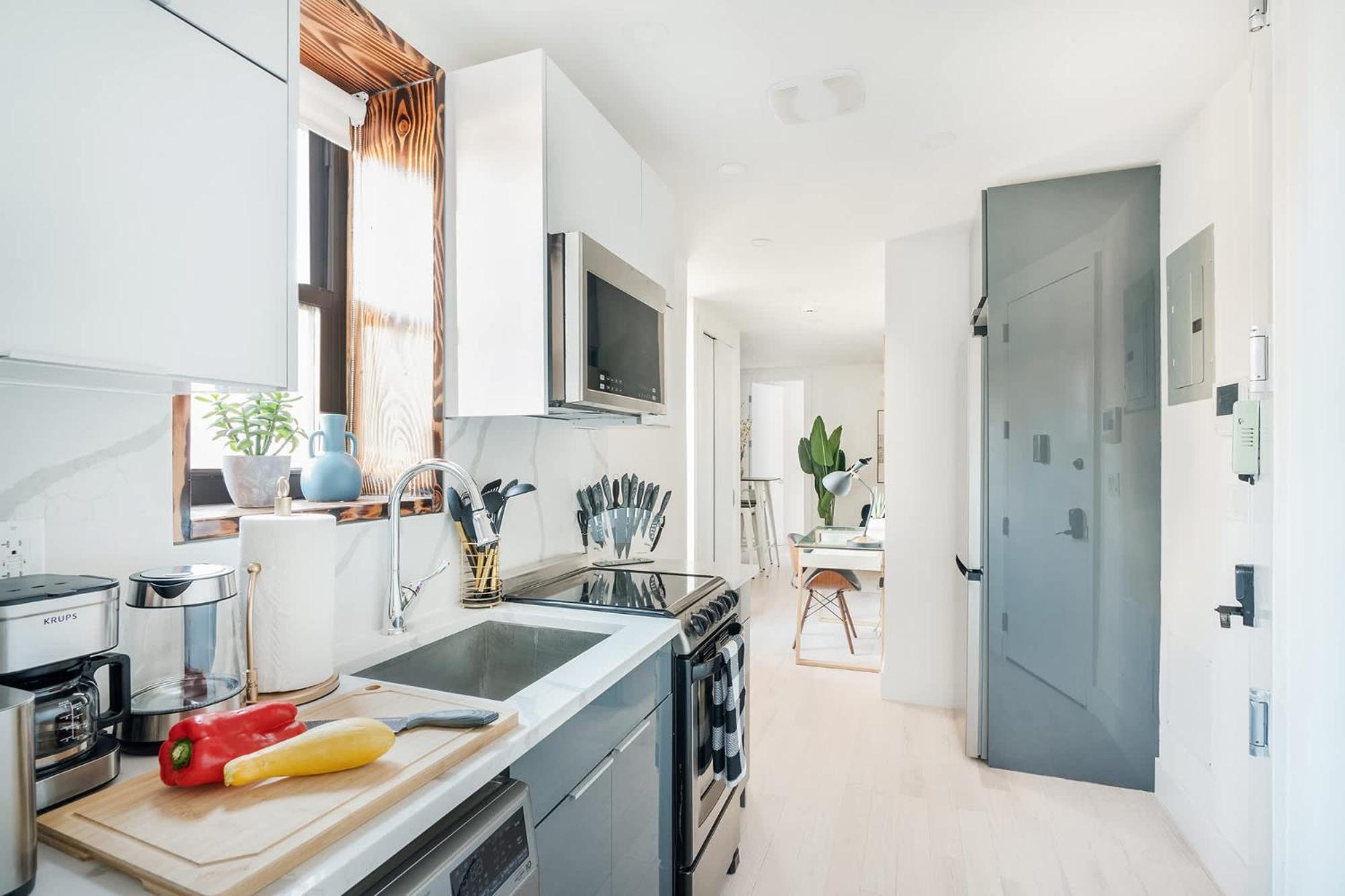 48-3fe 2br Prime Midtown West Apartment