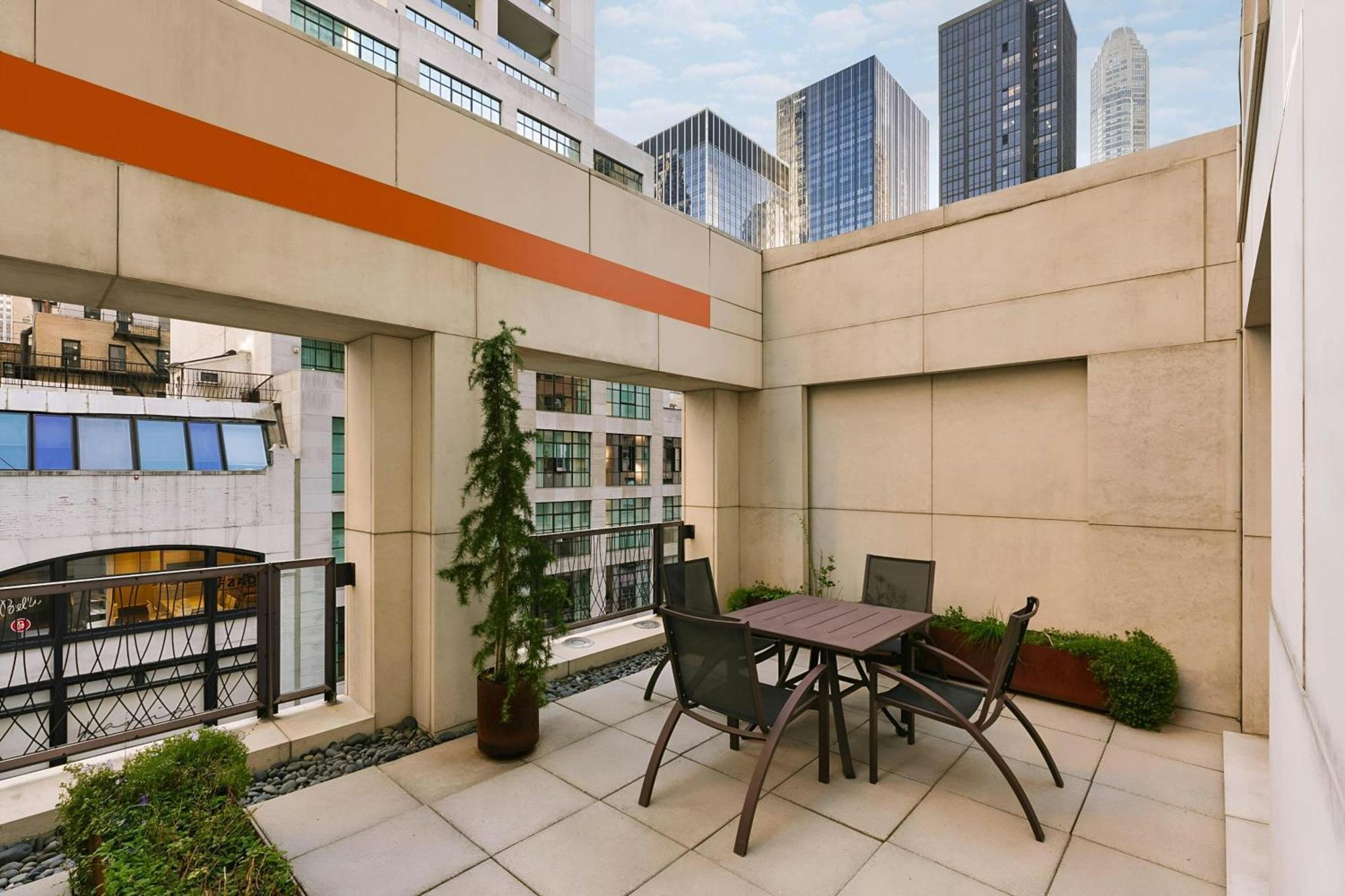 Chambers Hotel Central Park South, Sonder Hotel 4*