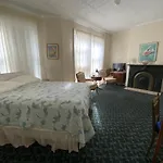 Fort Pl B&B And Gallery
