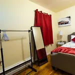 Deluxe Twin Size Bed-Red Room On The 1St Fl In Elmhurst Ny