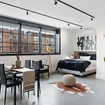 Deluxe Open Concept Loft With Rooftop & Shore Nearby At \