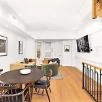 Luxurious 5 Bedroom Townhouse