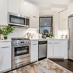 Explore The Authentic Designers 2Bd Apartment In Hudson Yards