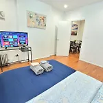 Cozy Apartment In Midtown Manhattan