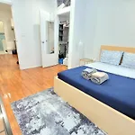 Cozy Apartment In Midtown Manhattan