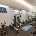 Stunning Condo In Heart Of New York With Gym & More