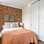 Modern Room Steps From Central Park With Shared Bathroom