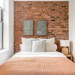 Modern Room Steps From Central Park With Shared Bathroom