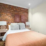 Charming Room Near The Guggenheim With Shared Bath