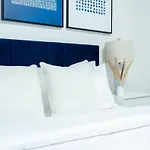 49-3B Newly Renovated 2Br Wd Midtown East