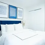 49-3B Newly Renovated 2Br Wd Midtown East