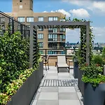 Ues Studio W Balcony Gym Doorman Nyc-89