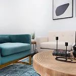 444-2C Beautiful 1Br Midtown West