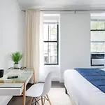 444-2C Beautiful 1Br Midtown West