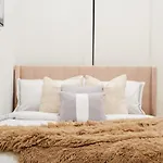 1288-4Rn Newly Furnished Prime Ues 2Br