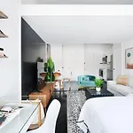 444-5C Newly Renovated Studio Midtown West W&D