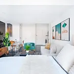 444-5C Newly Renovated Studio Midtown West W&D