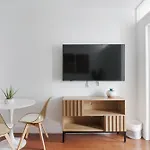 444-4F Newly Furnished Elv 1Br Hells Kitchen