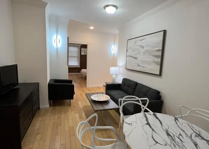 Modern Apartment By Central Park - 3 Br