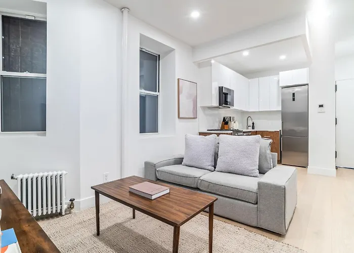 Astonishing 3Br 2Bath Apt