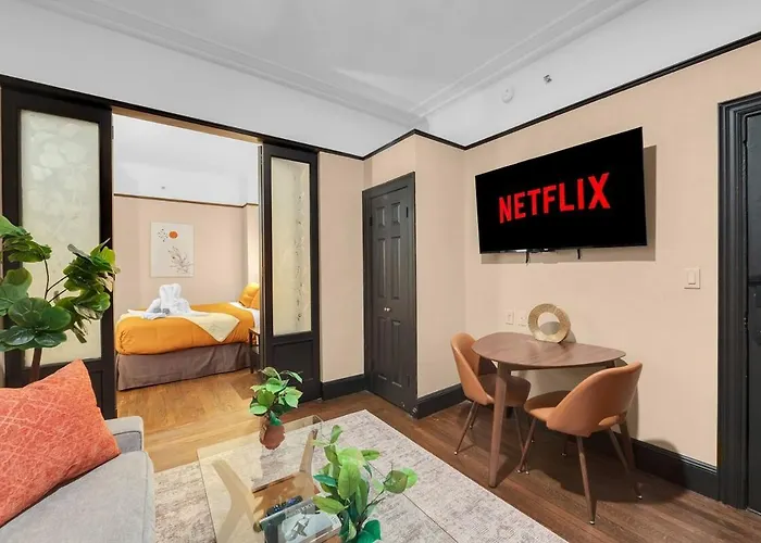 Stunning Condo In Heart Of New York With Gym & More