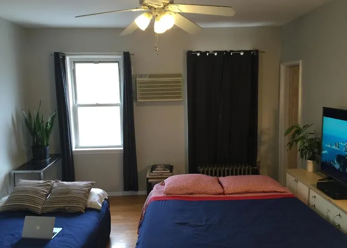 Comfortable Town House Sleeps 6