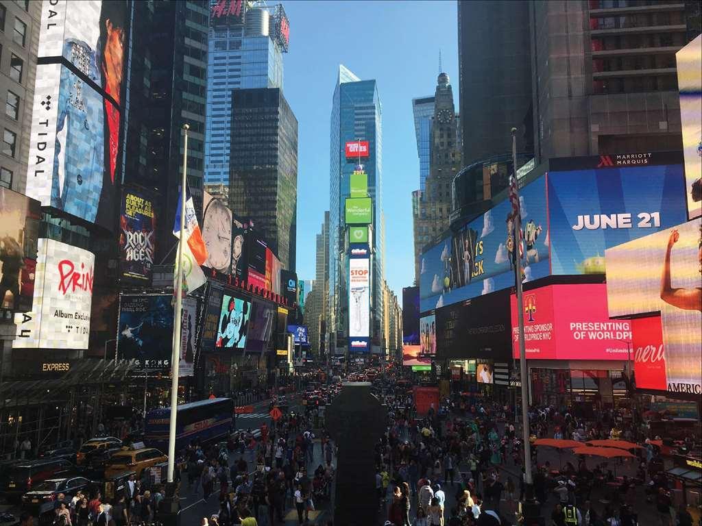 Square At Times Square 3*